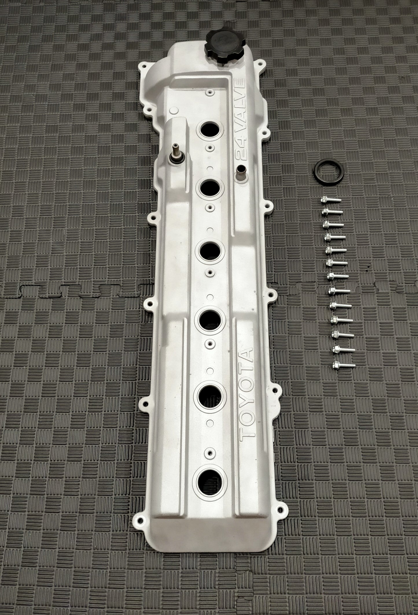 1FZ-FE LANDCRUISER VALVE COVER. VAPOR BLASTED.