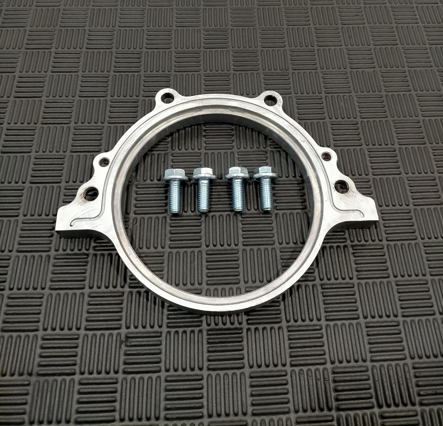 1FZ-FE LANDCRUISER REAR MAIN SEAL CARRIER AND NEW BOLTS