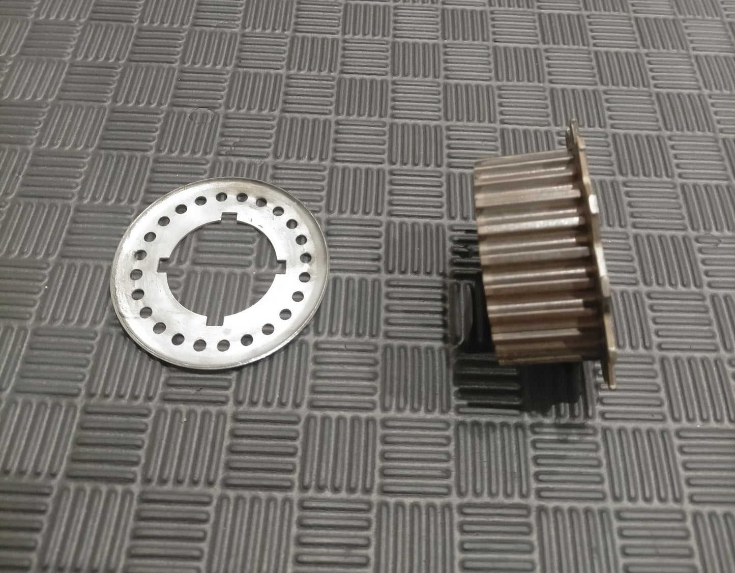 1JZ-GTE / 2JZ-GTE TIMING BELT CRANK PULLEY AND TIMING BELT GUIDE